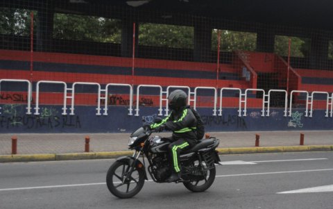 3. En la Tribuna. Con mallas buscan evitar que ciudadanos se instalen en los graderíos.