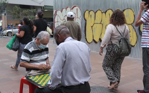 Sitios. En ambos extremos de Lorenzo de Garaycoa y Aguirre se juega.