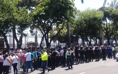 La policía metropolitana se instaló en el lugar para evitar posibles incidentes.