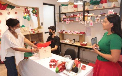 En todas las ferias existe variedad. Hay productos para todas las edades, gustos y también para las mascotas.