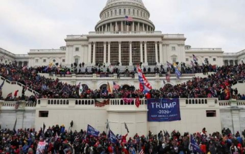 El Capitlio de EE. UU. invadido por partidarios de Donald Trump a inicios de enero de 2021.