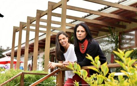 Ambas aman el arte, son psicólogas y comparten la dicha de tener familias muy unidas.