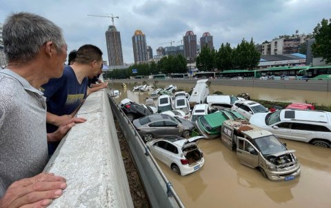 Las graves inundaciones causadas por las lluvias de julio en el centro de China dejaro unos 16 muertos y obligó a evacuar a más de 200.000 personas.