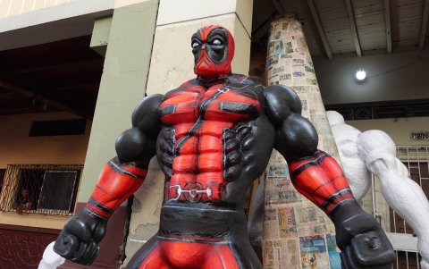 Deadpool en venta, calle 6 de marzo.