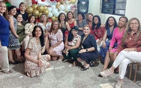 La reunión de las exalumnas del colegio Nacional Guayaquil, de la promoción 1987 - 1988.