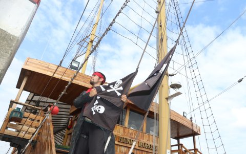 Estas son algunos de los artículos que sobresalen en el barco que, por casi dos años, permaneció paralizado.