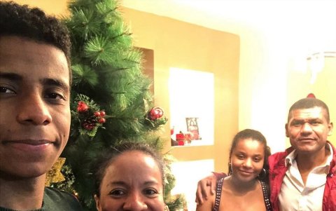 Carlos Xavier Caicedo disfrutando de la unión familiar.