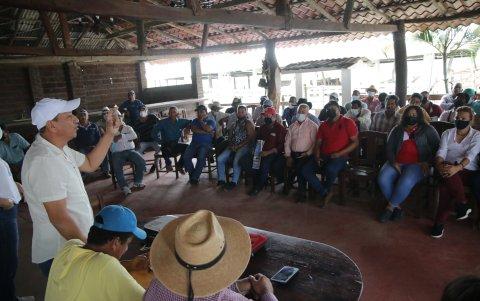 Salitre.- Una de las reuniones de los ganaderos, donde trataron diversos problemas que tienen.