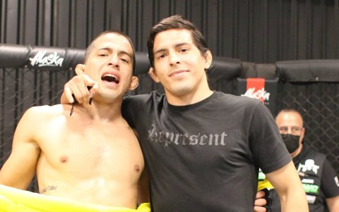 Andrés (i) y Adrián Luna Martinetti, ambos invictos en UWC, esperan dar el gran salto este 2022.