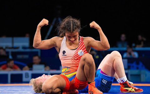 La luchadora ecuatoriana Lucía Yépez se coronó como campeona en el Mundial de Lucha sub 23 de Serbia.