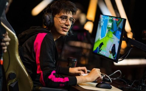 Nicolás Ferrari, mejor conocido como Klaus, es el líder del equipo de Sergio Agüero.