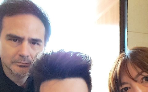 La artista en compañía de su esposo e hijo