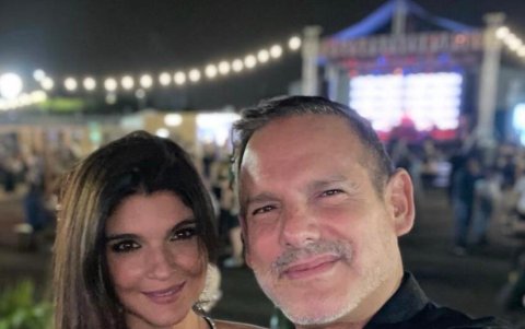 La pareja vive recién su relación tras 17 años de haberse conocido.