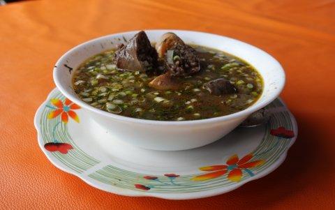Caldo de salchicha Socorrito, ubicado en calle 11 entre Capitán Najera y Febres Cordero.