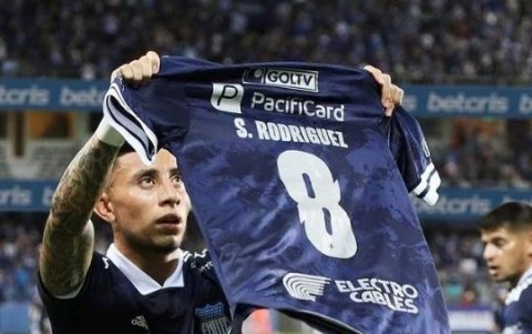 Joao Rojas y su dedicatoria a su amigo Sebastián Rodríguez nuevamente fue muy comentada y generó suspicacia.