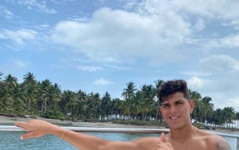 Piero Hincapié también llama la atención por su atractivo físico.