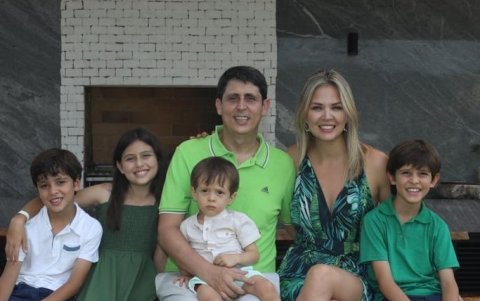 Diana León con su familia.