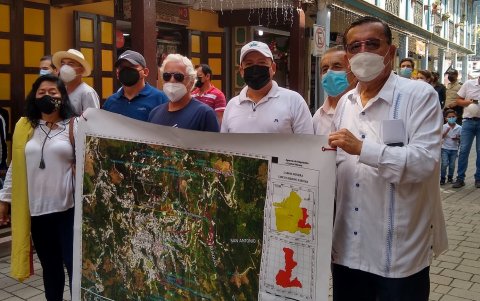 Plantón. Una protesta reciente en la que junto con otros líderes caminó para exigir acciones inmediatas.