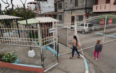 Habitantes. Los vecinos de Geranios 1 quieren que el Municipio arregle las calles y realice mejoras en el parque.