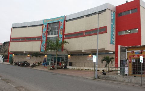 En la bahía Engoroy los visitantes también son escasos.