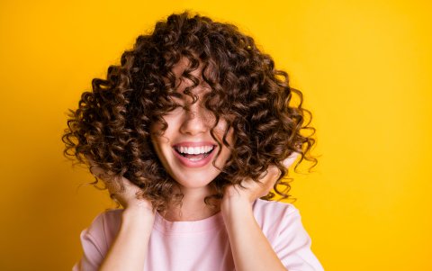 Cómo cuidar sus rizos.