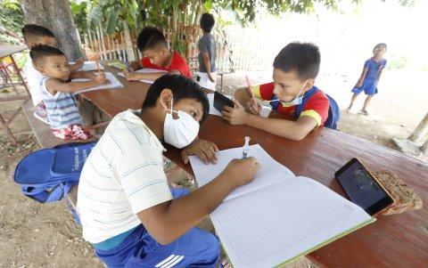 Problemas. Los niños han tenido dificultades en las clases virtuales, por la falta de Internet.