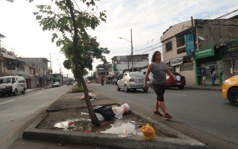 Es evidente el desinterés de la ciudadanía, prefieren mirar a otro lado y pasar evitando el problema del vecindario.