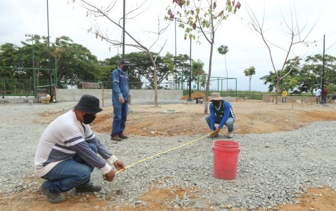 Entorno. Junto a la pista, además, se ha colocado gradería para la cancha de indor.