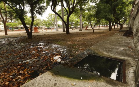 2. Efectos. Las tapas de las alcantarillas del sitio también fueron robadas y algunas de estas presentan desborde de las aguas.