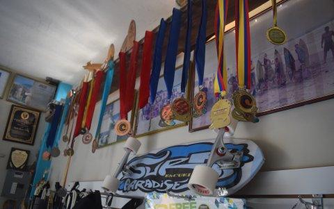 Dentro de su escuela tiene un pequeño 'museo' donde se exhiben medallas y reconocimientos a su trayectoria