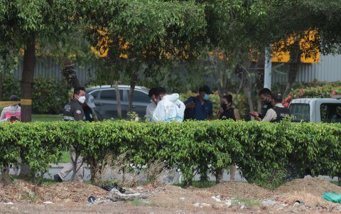 Hasta pasadas las 16:00, la Policía seguía en el lugar.