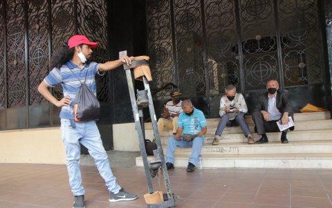 Yang Chang fue uno de los que acudió al llamado para exigir que se realicen pronto las elecciones.