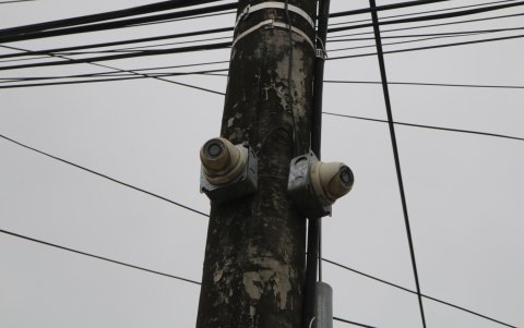 Cámaras. En el sector han instalado también cámaras de seguridad y alarmas comunitarias en los postes, como parte de las medidas para reducir los robos.