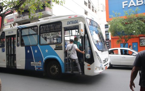 Los usuarios solicitan que las puertas no permanezcan más abiertas, por seguridad.