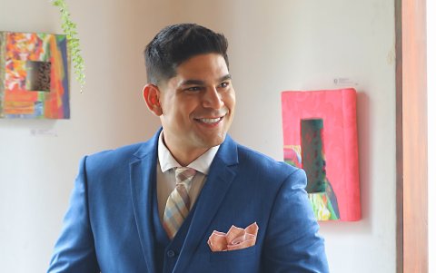 Está casado con Gabriela Piñeyro.