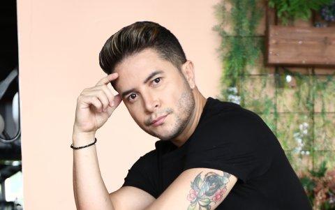 Jorge Heredia conduce los programas De casa en casa y Volvamos con todo.