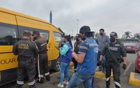 Instante en el que se llevaron a la especie de la terminal.