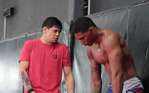 El campeón de peso mosca, Brandon Moreno, entrenando con Michael Morales en México previo a sus peleas en UFC 270.