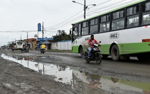 Los conductores piden acelerar los trabajos para evitar más daños.