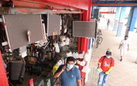 En la calle Ayacucho son alrededor de 80 locales que se dedican a vender este tipo de pieza automotriz.