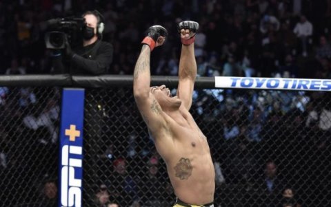 Morales tras ganar la noche del sábado pasado ante Trevin Giles.