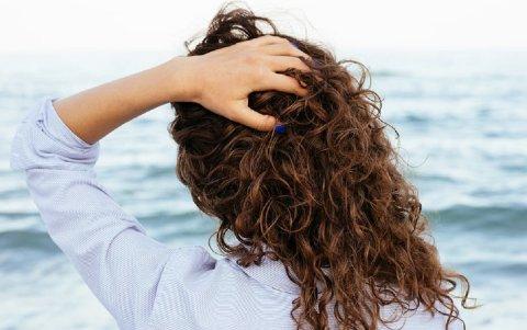 La hidratación capilar es clave.