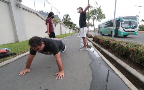 Moradores de la via a Samborondon piden se construya un parque público para realizar ejercicios Agencia (ag-extra)