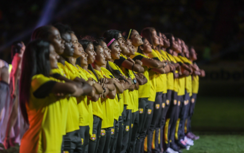 El equipo femenino fue el primero en aparecer en la cancha del Monumental.