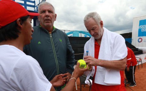 Quien fuera # 1 del mundo a los 20 años de edad y ganador de 7 Grand Slams, disputó un partido de exhibición contra Andrés Gómez en el Buena Vista Tenis Club, en Quito.