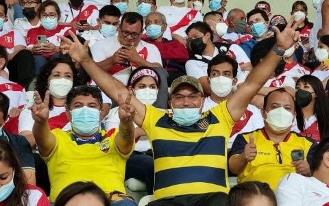Los hinchas tricolores que llegaron al Nacional de Lima se mostraron convencidos de sacar un resultado positivo.