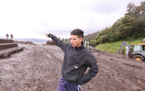 Huida. El venezolano Yordi Ponce se tiró a un barranco de cuatro metros para escapar del aluvión.
