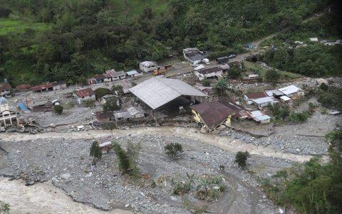 Las fuertes lluvias registradas en los últimos días en la provincia de Cotopaxi causaron deslizamientos de tierra en la vía Latacunga- La Maná y el desbordamiento del río Pilaló.