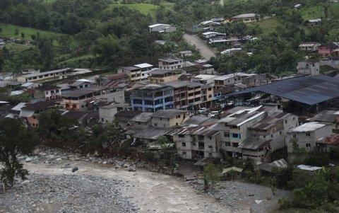El Servicio Integrado de Seguridad Ambato (ECU 911) reportó el colapso parcial de un tramo en la vía Pujilí- La Maná por la creciente del río Pilaló a la altura del sector El Edén.
