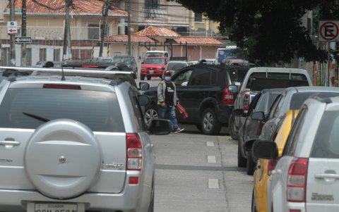 La ocupación de la vía pública por parte de los informales es un mal que no se ha podido erradicar.